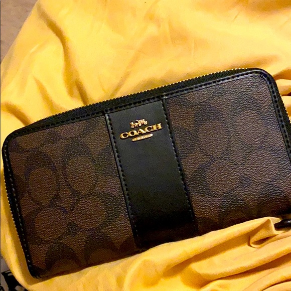 Coach wallet - Picture 1 of 1